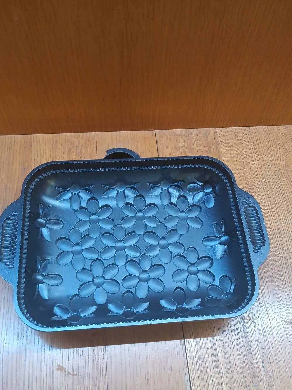 Nordic Ware Daisy Cake Pan - Black